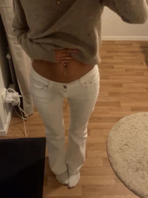 Vita jeans low waist  - Bootcut jeans från gina, precis som nya