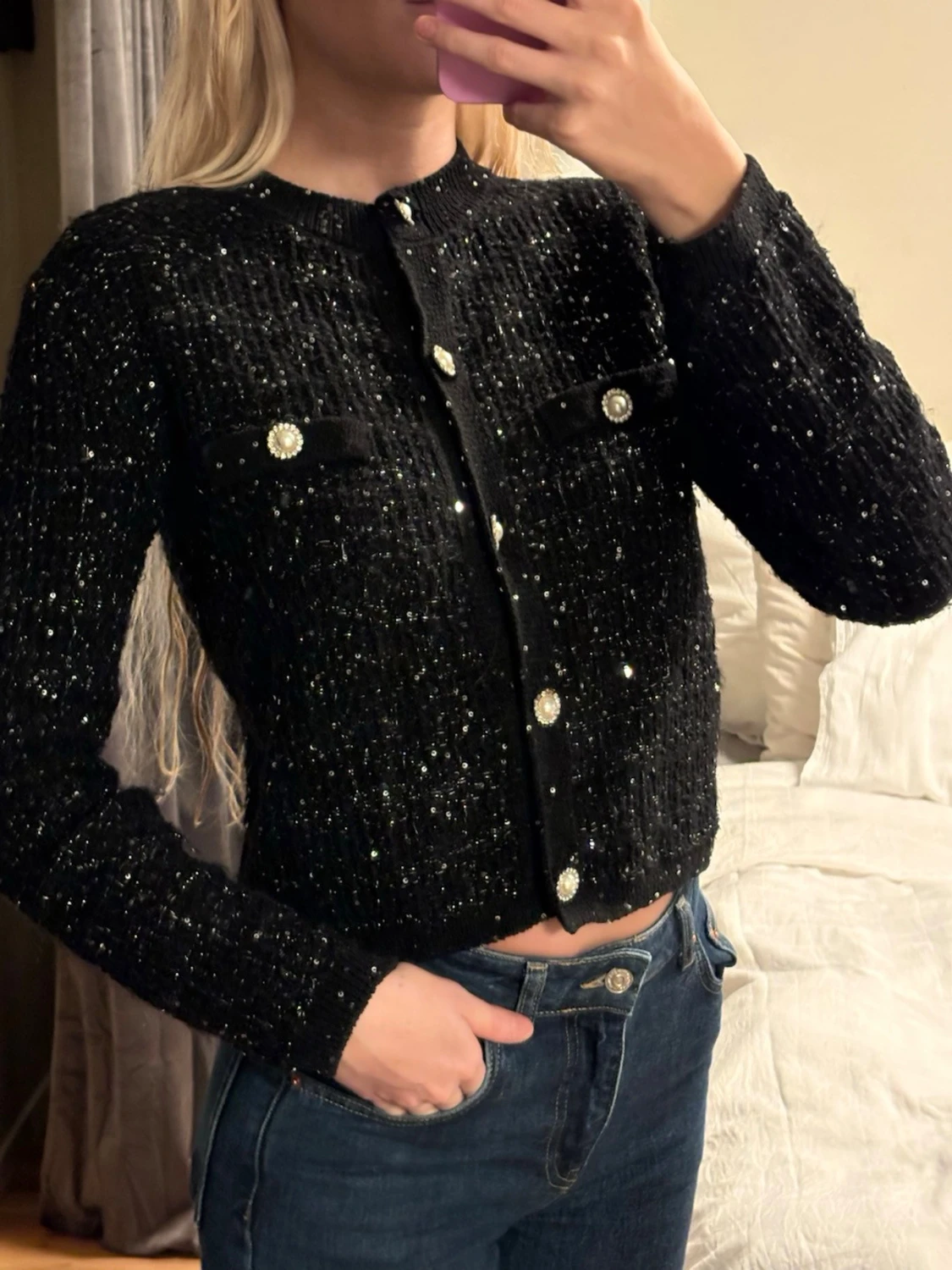 Glittrig svart kofta med pärlknappar - 1