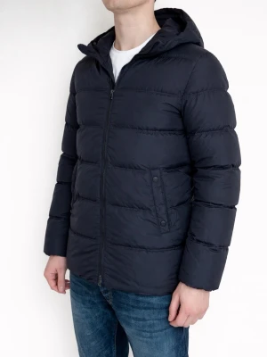 Herno Jacka - Extremt fet och efterfrågad jacka från det exklusiva märket Herno! Toppskick, inga defekter! Storlek S, modellen är ca 182 och den sitter bra. Nypris ligger på ca 5-6000Kontakta mig för fler frågor och funderingar!