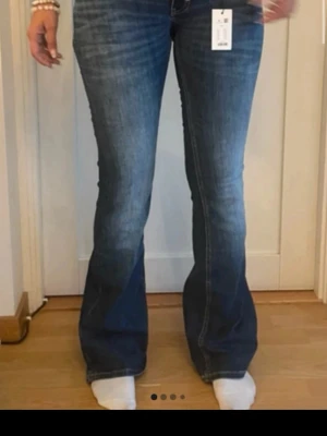 Blaze jeans lågmidjade bootcut  - Jättefina blaze jeans, första bilden är inte min men de är i använt skick