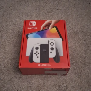 NITENDO SWITH OLED 64GB - jätte bra skick använt en gång får allting med plus skärmskydd 4600 kr ny