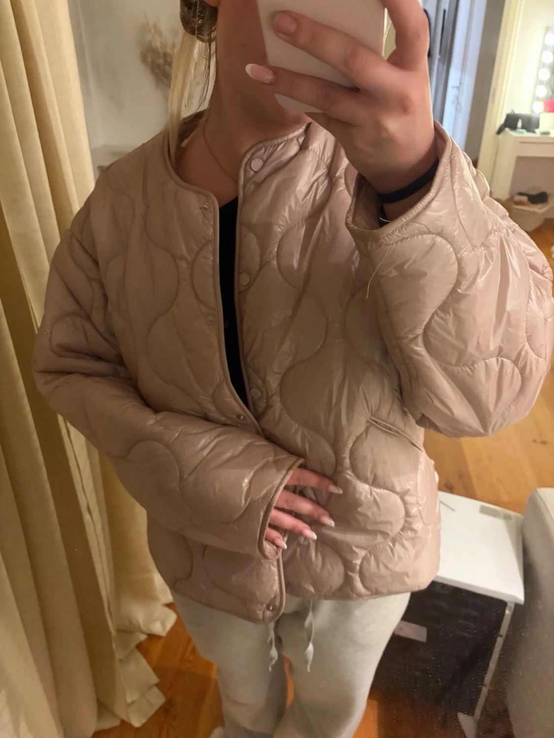 Rosa quiltad vindjacka