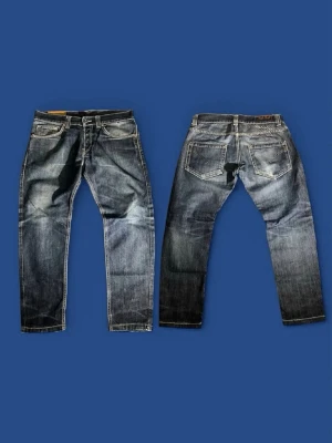 Dondup jeans - Säljer ett par Dondup jeans i galet bra skick, skön wash och några små slitningar. Lite kortare ben så ungefär 32/29. Kan släppa rätt billigt vid snabbt köp. Bara att höra av er om ni är intresserade👊