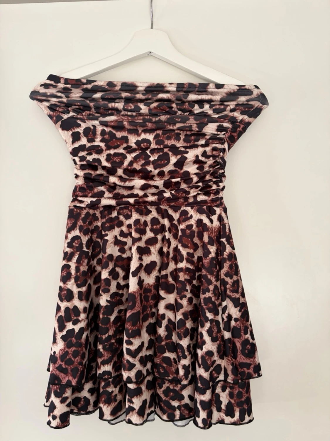 Leopardmönstrad offshoulder klänning