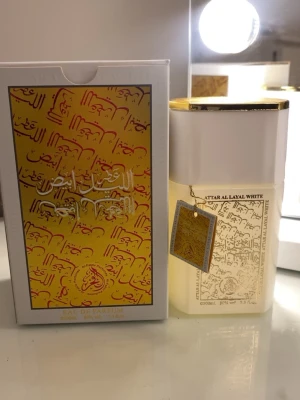 Arabisk parfym Attar Al Layal White Eau de Parfum  - Fick i present endast använd några få gånger! 100ml  Attar Al Layal White Eau de Parfum 