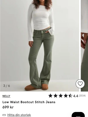 Gröna lågmidjade bootcut jeans från Nelly - Snygga gröna jeans med låg midja och bootcut-modell från Nelly. Säljer då de är för långa för mig som är 160 cm. Köpta för 699kr och använda ett fåtal gånger.