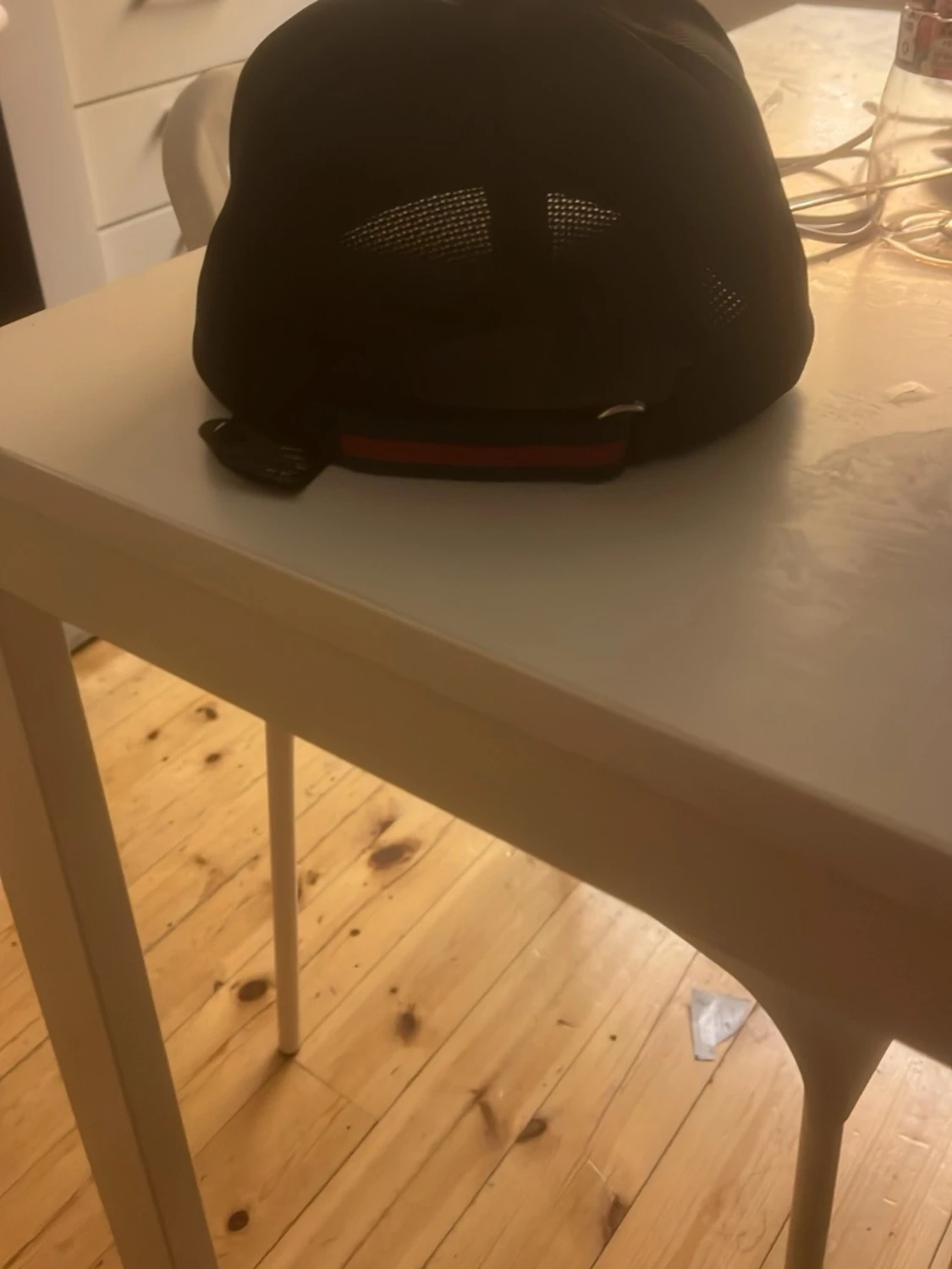Svart keps från Gucci med meshdetaljer - 1