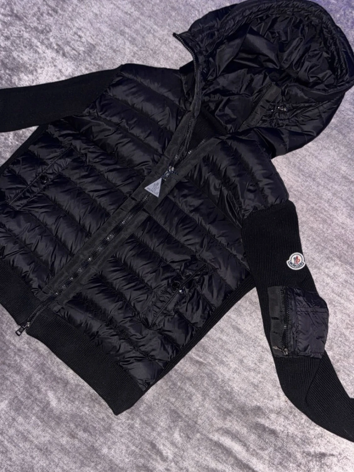 Nfc funkar. Svart pufferjacka från Moncler storlek m passar i s också - 3