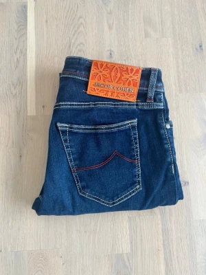Jacob Cohën bard - Säljer ett helt par nya Jacob Cohen jeans i modell Bard. | Storlek: 32 | Modell: Bard | Hör av dig vid frågor eller funderingar.