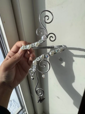 Armcuff  - Finns både i silver och guld💞 Lättböjd material som är enkel att justera. Vid osäkerhet, skriv gärna din till mig din omkrets på armen🥰 Jag gör även customs!