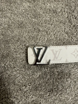 L bälte  - Helt oanvänd och riktigt fet