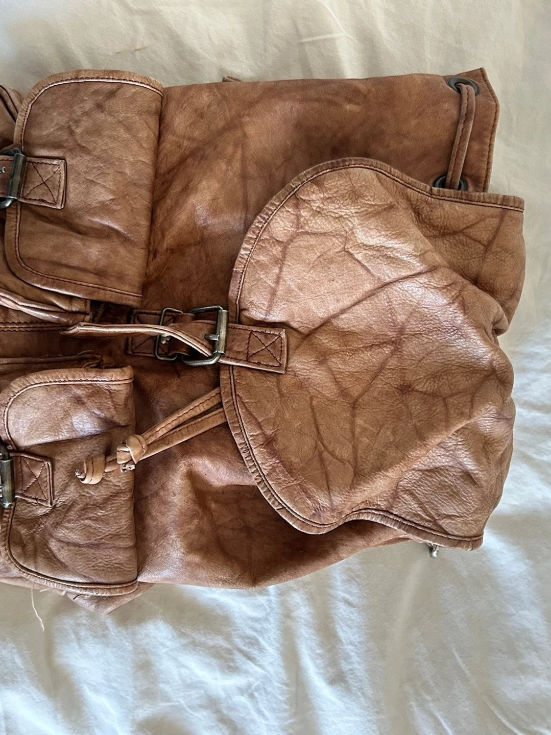 Brun ryggsäck i läder. Vintage stil - 1