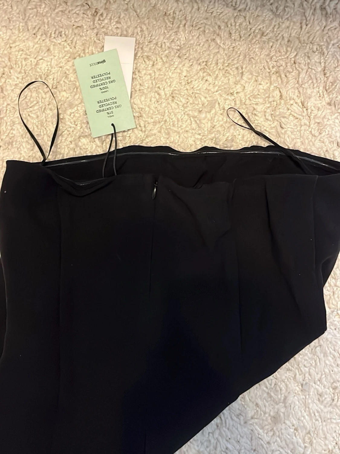 Svart och vit långklänning med plisserad kjol - 1