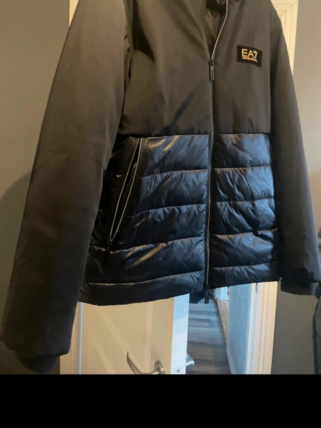 Svart pufferjacka från EA7 Emporio Armani - 1