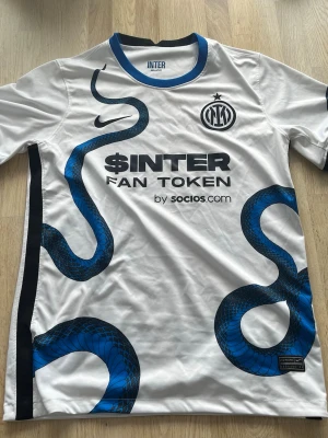 Inter Milan vit matchtröja Nike - Säljer en vit Inter Milan tröja utan tryck på ryggen