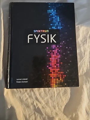 Spektrum Fysik kursbok Liber - Spektrum Fysik är en kursbok i fysik för högstadiet, skriven av Lennart Undvall och Anders Karlsson.  Boken är I väldigt bra skick.