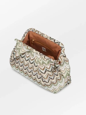 beck söndergaard clutch väska - svin snygg väska från beck söndergaard! rymlig och väldigt bra skick. Mest intressekoll men köp direkt för 600❤️