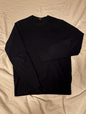 Cashmere Tröja - Hej, säljer en cashmere tröja i fint skick och riktigt bekväm, hör av dig vid fler funderingar!