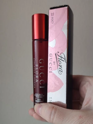 Gucci Flora Gorgeous Gardenia - Gucci Flora Gorgeous Gardenia Perfume. 33ml bottle. New! Felmärkt med edt på flaskan. Detta är en EDP. Limited Edition.