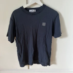 Stone Island t-shirt - T-shirt från stone island. Storlek S och inga defekter så bra skick. Skriv gärna vid frågor