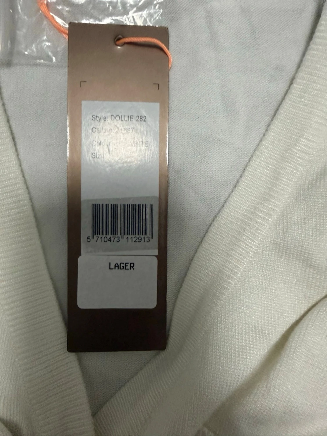 Vit kofta med knappar och v-ringning - 5