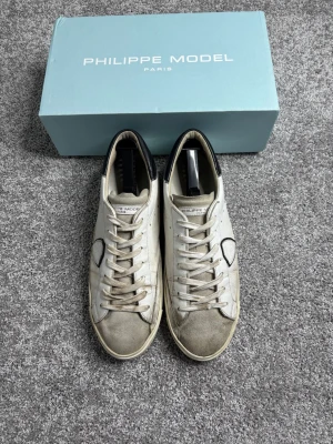 Philippe Model - Philippe Model| Storlek: 45| Skick: 7/10 begagnat skick!| Pris: 649kr| Priset går alltid att diskutera😊