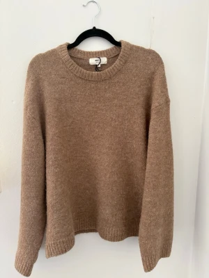 Stickad tröja, Gina tricot - Säljer min fina stickade tröja från Gina tricot, knappt använd🩷Storlek M