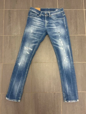 DONDUP GEORGE JEANS  - Dondup George Jeans. Mycket bra skick. Storlek: 30. Hör av dig vid frågor eller funderingar!