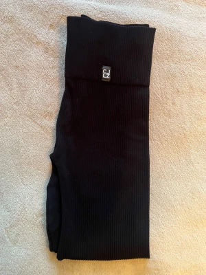Sport leggings  - Säljer ett par sport leggings från CLZ har använt dem typ 1-2 gånger i storlek S/M( priset går att diskutera) 🩷
