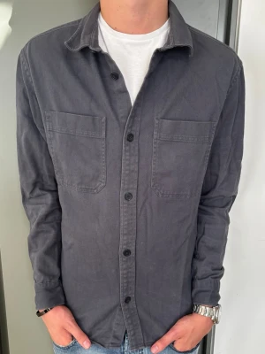 Overshirt - Strl - L | Skick - 10/10 | Nypris - ca 1500kr | Vid minsta lilla fundering är det bara att höra av sig!