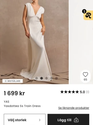 Vit långklänning från YAS - SÖKER DENNA KLÄNNING. Storlek 36, skrov dm om du är intresserad att aälja 