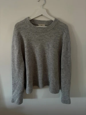 Grå stickad tröja -  grå stickad tröja från Gina Tricot. 