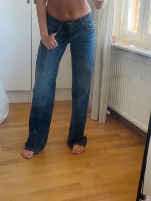 Lågmidjade Zara jeans  - Skit snygga lågmidjade jeans från Zara❣️