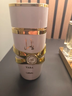Yara parfym från Lattafa - Säljer en Yara parfym från Lattafa .Helt full