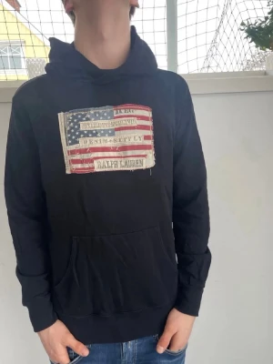 Denim & Supply Ralph Lauren Hoodie  - Ralph Lauren Hoodie herr| Pris: 999kr| Storlek: M|skick: 9/10| Hör av dig vid minsta lilla fundering eller fråga|