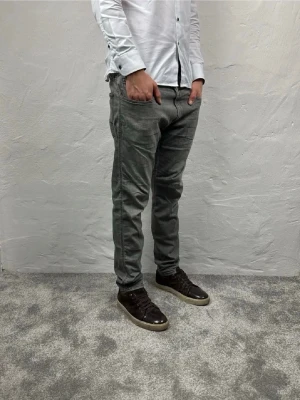 Replay jeans  - Ett par riktigt snygga jeans från Replay i storlek W36 L32 i modellen Anbbas 