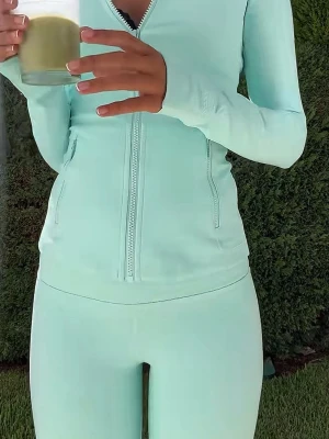 Lululemon byxor - Säljer dessa så snygga tränings tights från Lululemon i stolek 4 färgen går ej att köpa längre🌸🌸🌸🌸🌸