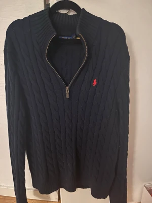 Ralph lauren - Köpt från zalando, knappt använd, priset kan sänkas ganska mycket vid en snabb affär, vill få den såld snabbt