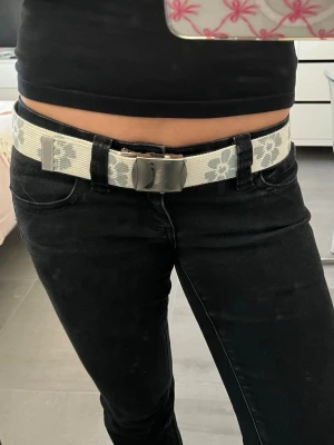 Skärp  - Superfint skärp/bälte med blommor💕
