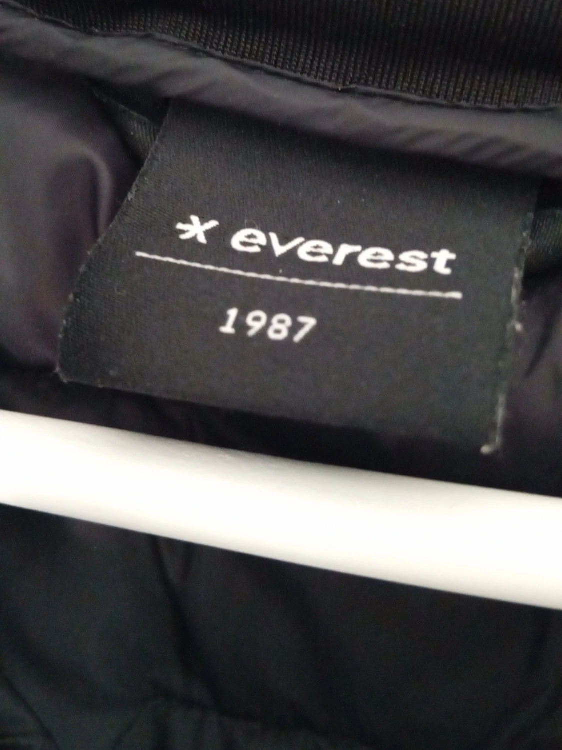 Svart dunväst från Everest - 2
