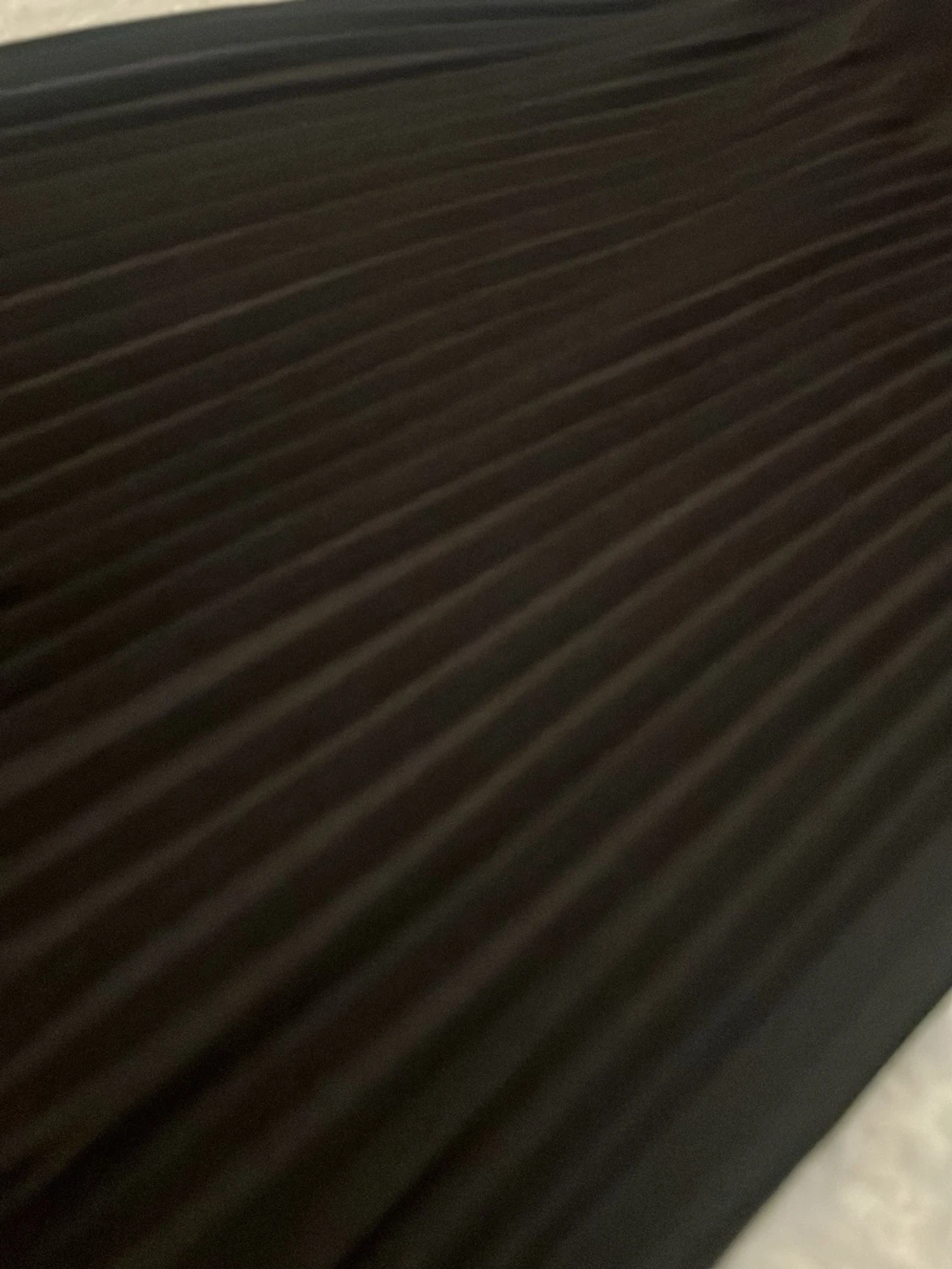 Midjad Svart långklänning i plisserad modell - 4