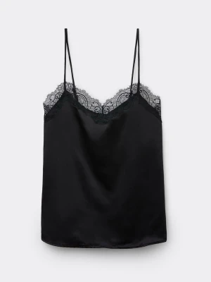 Nattlinne i spets - Ett spets linne köpt i Spanien. Den är använd därav pris. Reglerbara axelband. Lapparna är bortklippta men tror det är en XS💕märket är Tezenis 