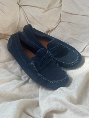 Seglarskor Zara - Snygga marinblå seglarskor från Zara. Storlek 35 men passar 36 också
