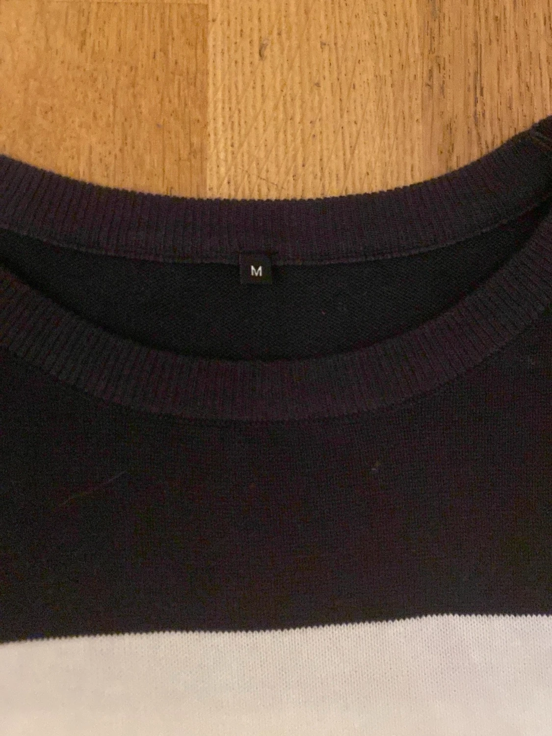 Grå stickad tröja - 1