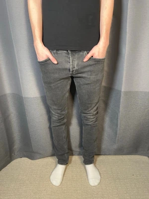 Dondup George  - Tja!| Säljer detta paret feta jeans från Dondup!| Modell:George!| Kontakta mig vid minsta fråga!| Pris alltid diskuterbart!| //Nils- modellapp saknas men passar W31!