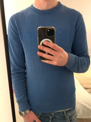 Blå tröja från Woolrich - Tja! Säljer denna riktig snygga tröja ifrån Woolrich | Storlek S | Jag på bilden är 182! | Hör av er vid minsta lilla fundering 🙌