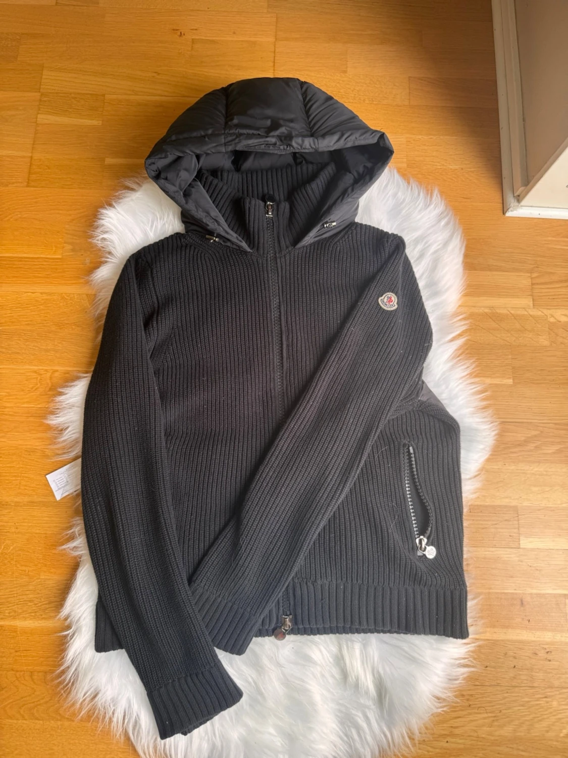 Svart pufferjacka från Moncler