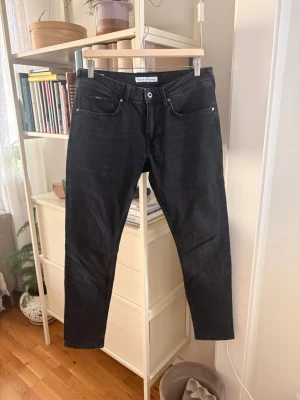 Pepe jeans jeans  - Snygga svarta slim jeans ifrån märket Pepe jeans, aldrig använda. Inga defekter.