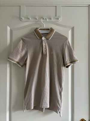 Jack & Jones Piké - Mängdrabatt finns! Ju fler plagg du köper, desto bättre pris kan jag ge!