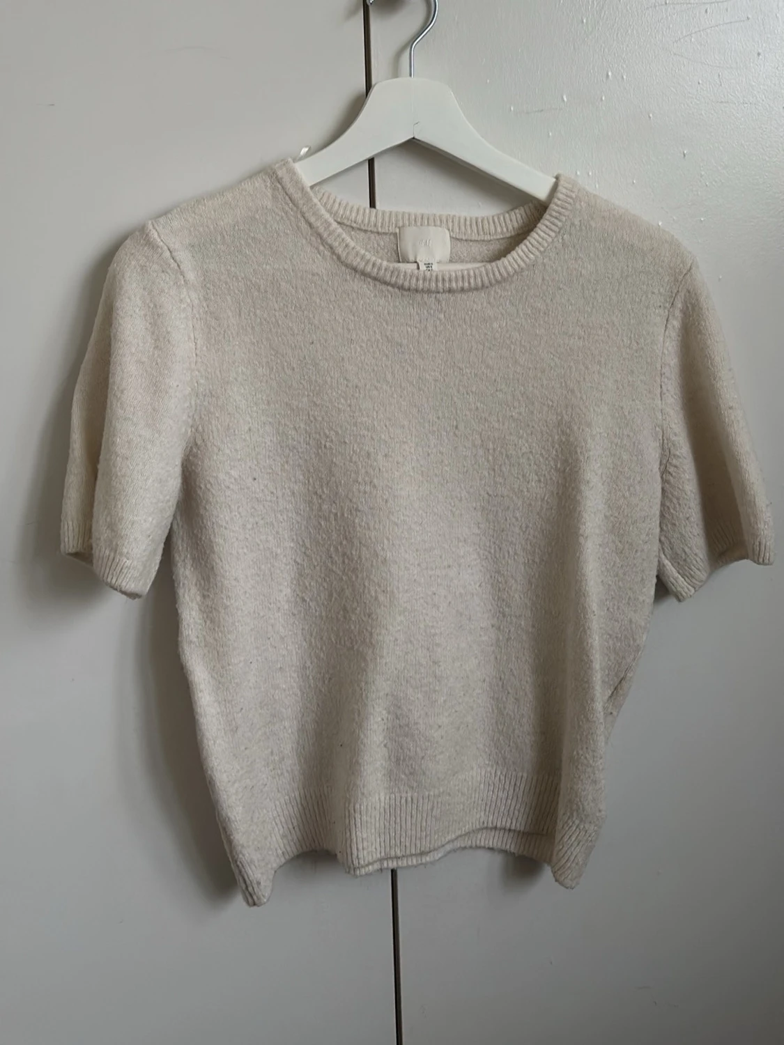 Beige stickad t-shirt från H&M